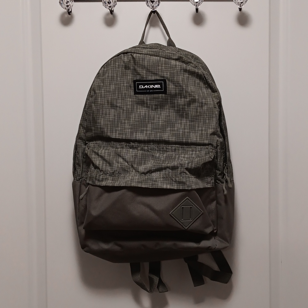 LAST CHANCE! NWOT Dakine 365 21L Backpack